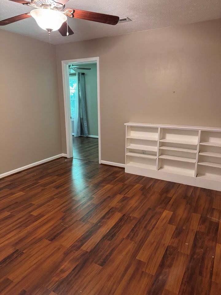207 Countryplace Ln - Photo 4 of 33