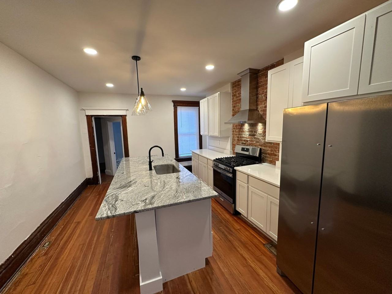197 W 8th Ave - Photo 4 of 34