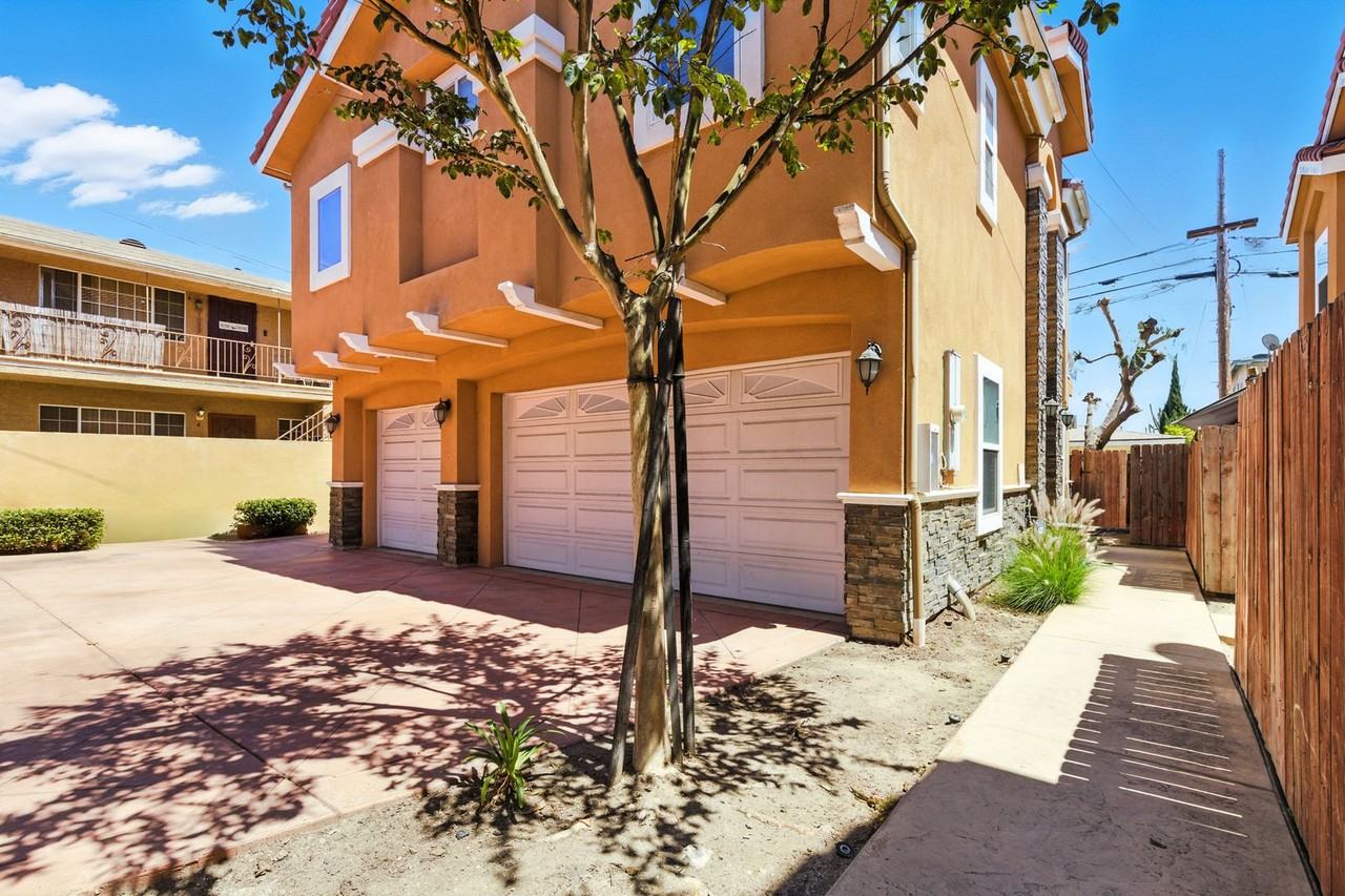 12712 Menlo Ave #B - Photo 3 of 25