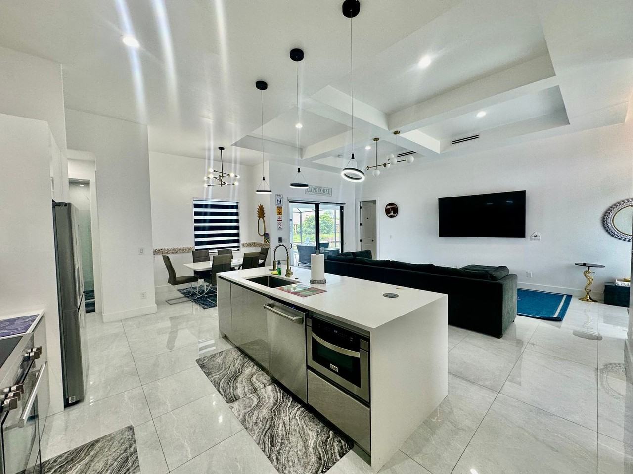 2117 Ne 1st Ave - Photo 4 of 21