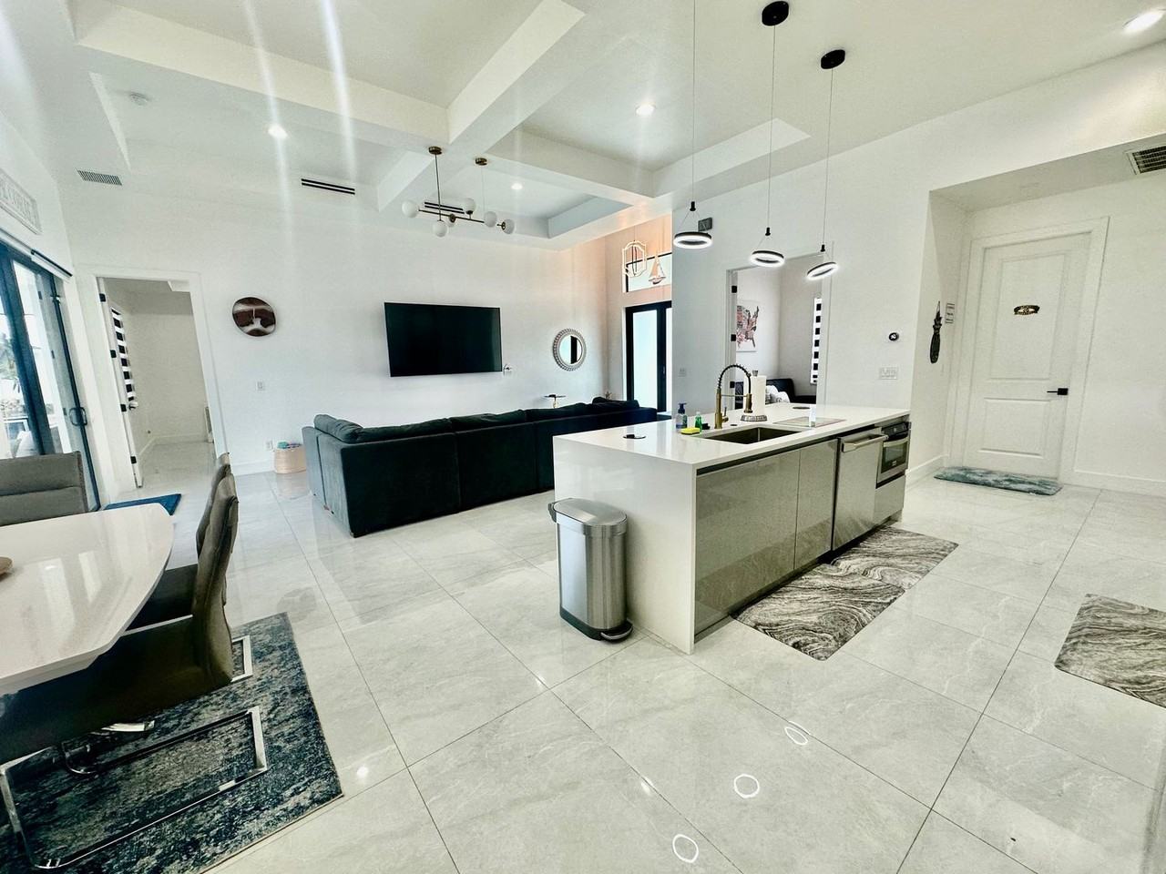 2117 Ne 1st Ave - Photo 5 of 21