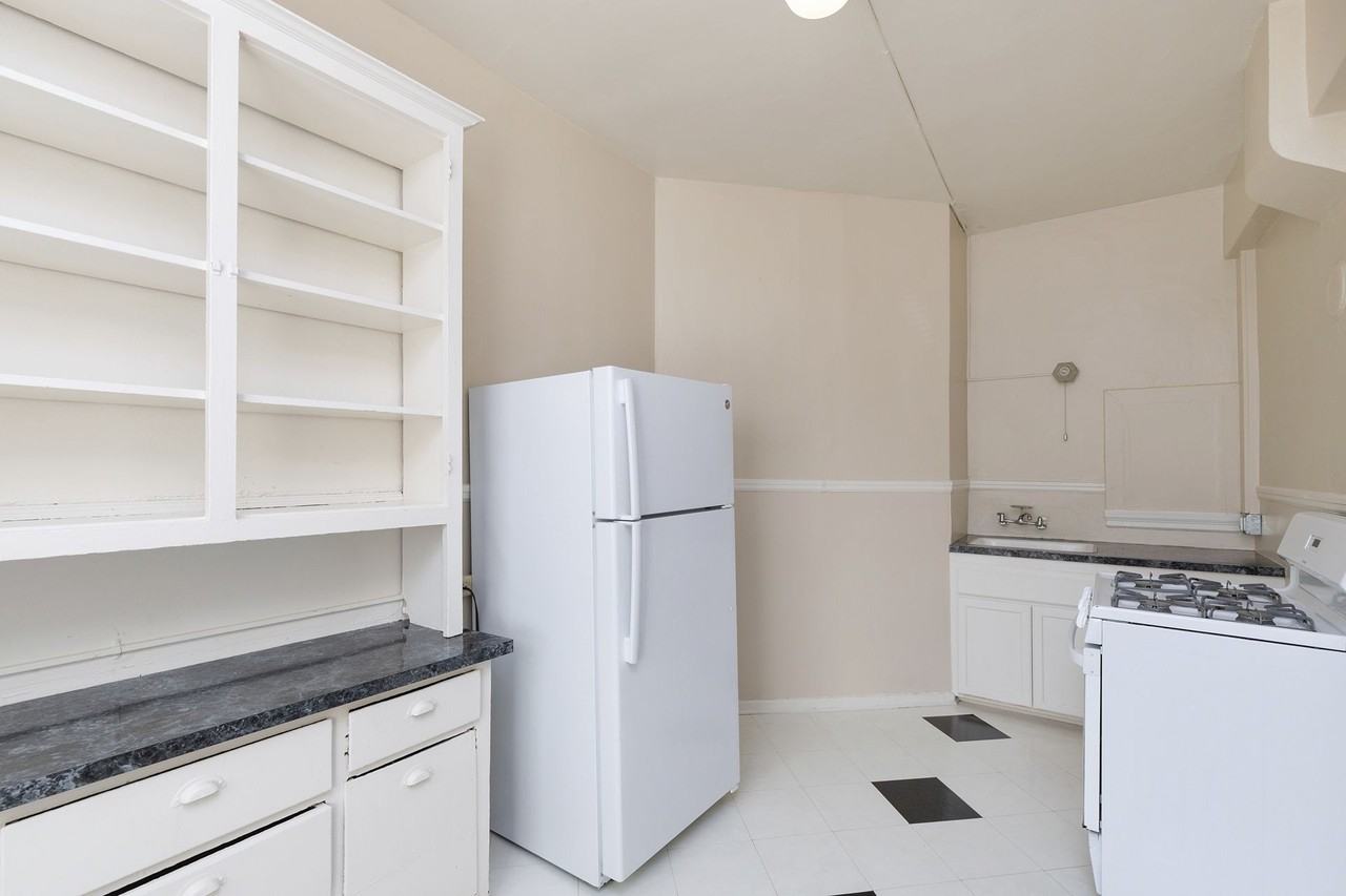 KINGSBURY APARTMENTS (KING01) - Photo 4 of 50