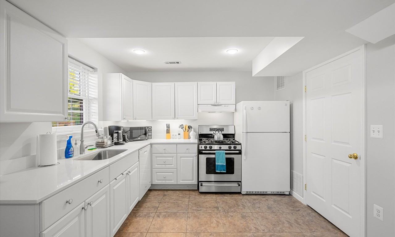 3119 Hatcher St #B - Photo 6 of 12