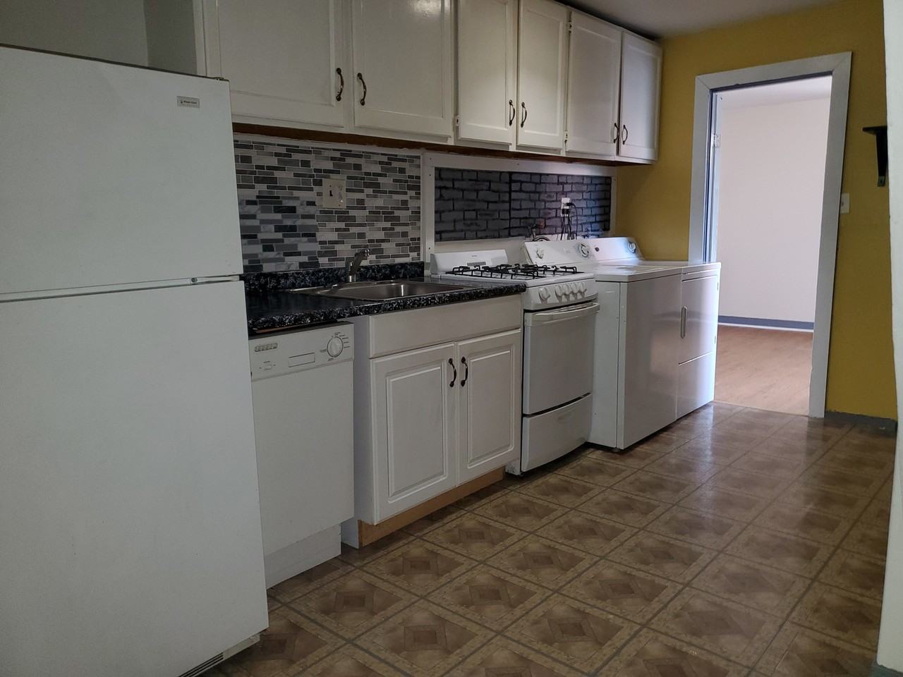 1134 Rodman St #G - Photo 3 of 8