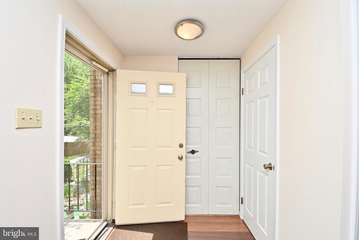 6832 Heatherway Ct - Photo 2 of 21