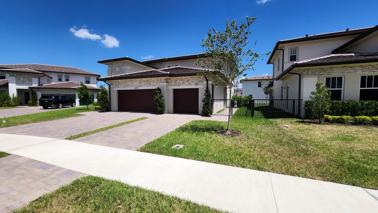 12347 Sw 43rd Ct #NA - Photo 2 of 32