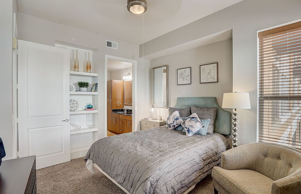 2800 Kirby Drive #328 - Photo 4 of 10