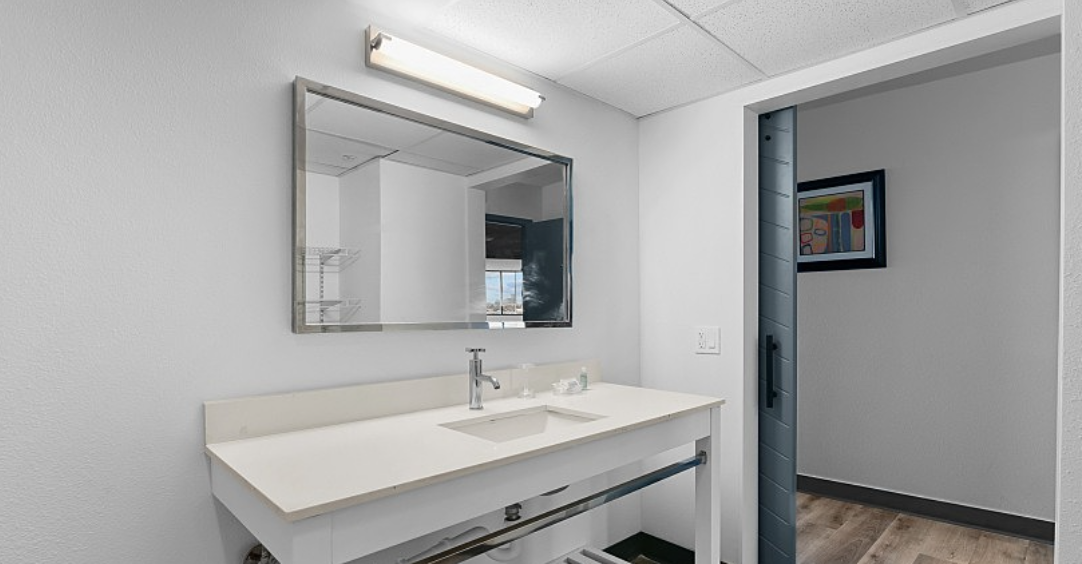 2828 Southwest Freeway #1501 - Photo 3 of 9