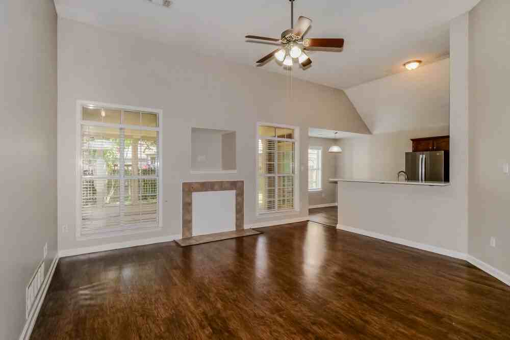 320 Terry Rd - Photo 4 of 16