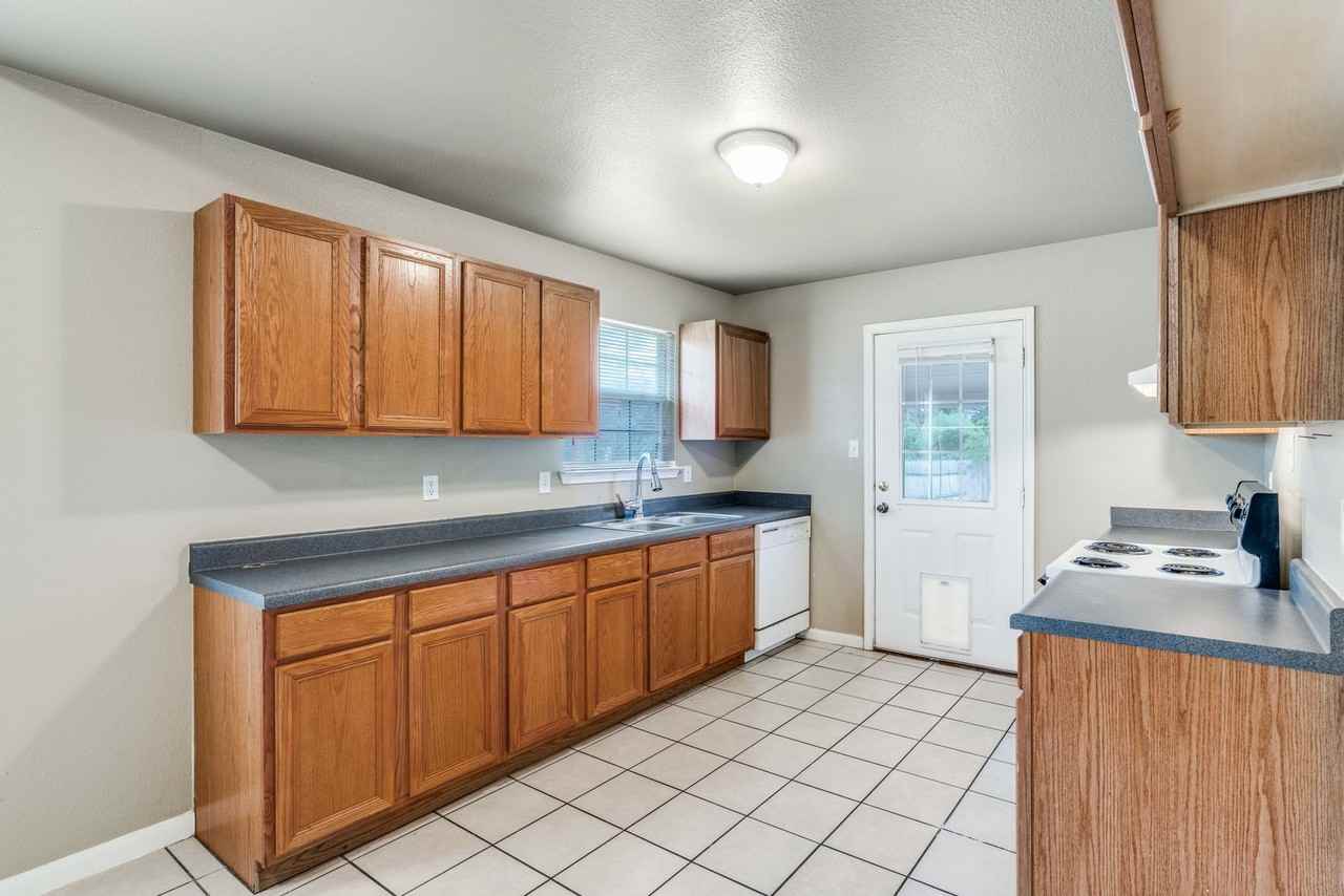 1155 1155 Misty Acres - Misty Acres - Photo 3 of 10