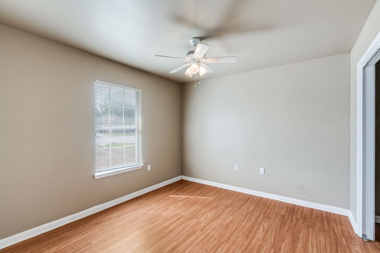 1155 1155 Misty Acres - Misty Acres - Photo 4 of 10