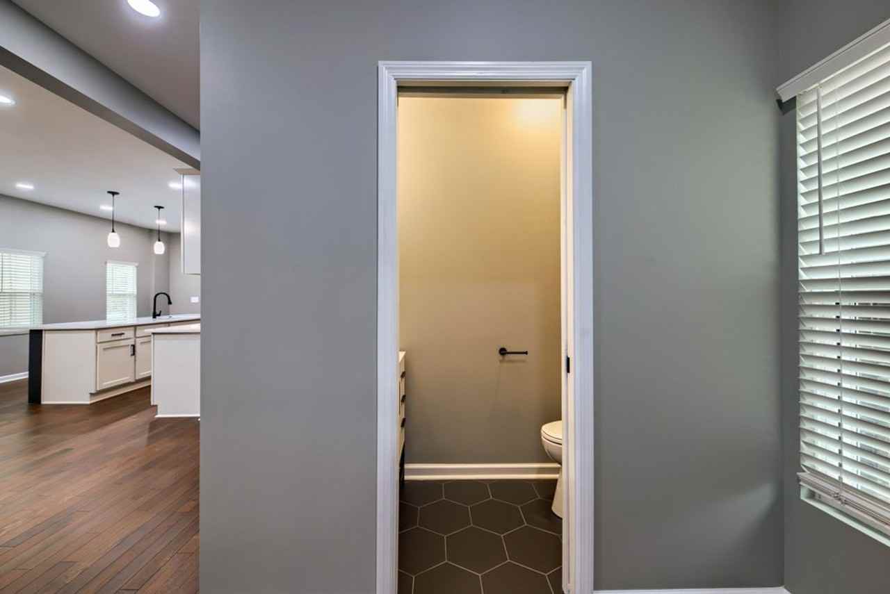 2379 Summit St - Photo 4 of 50