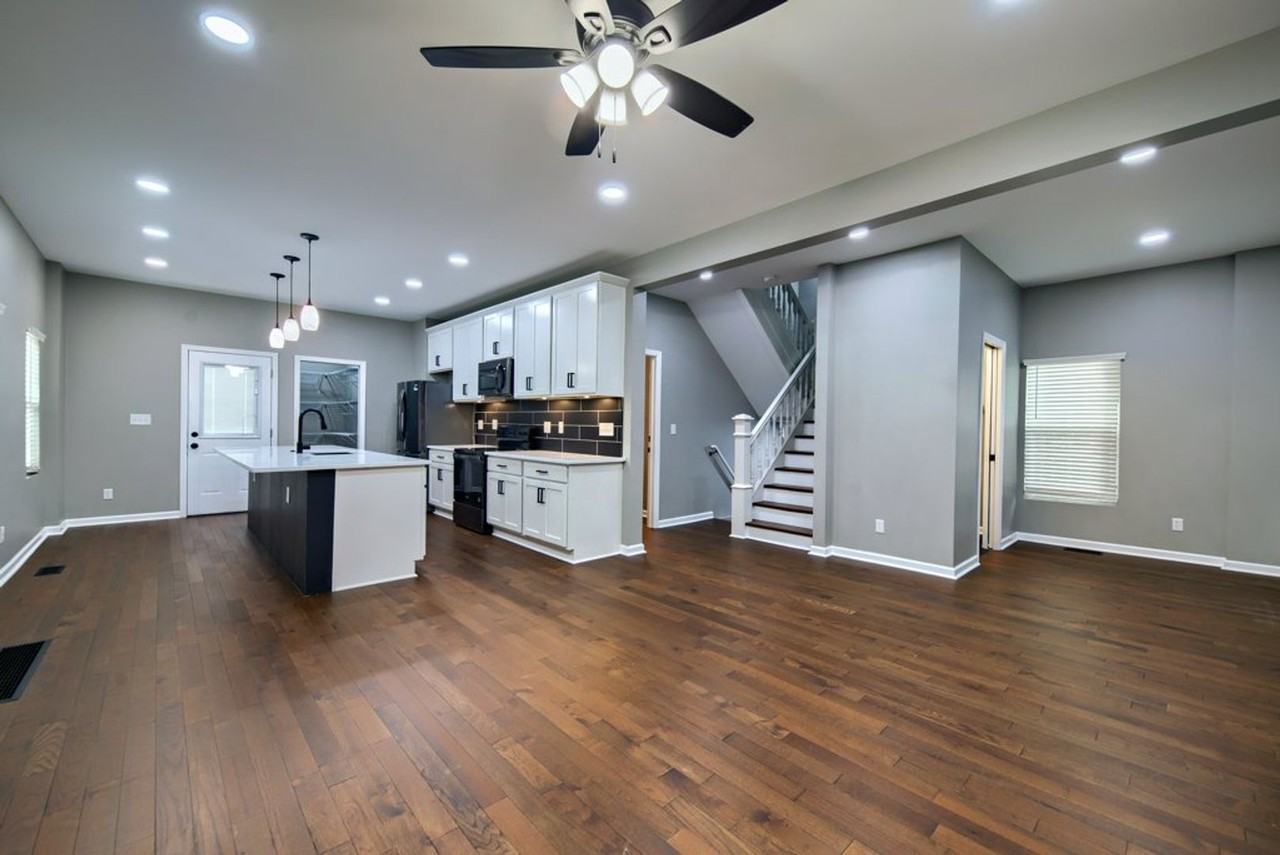 2379 Summit St - Photo 5 of 50