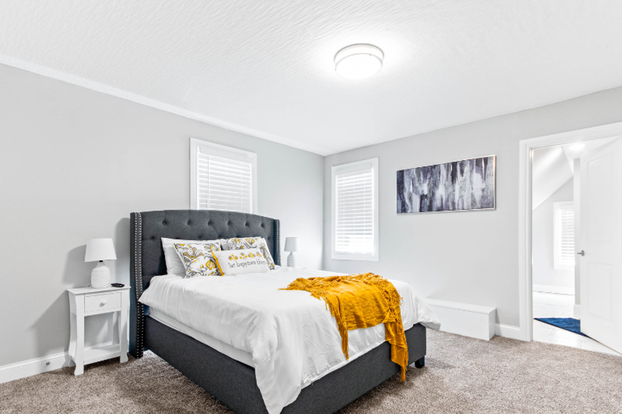 161 N Central Ave - Photo 4 of 16