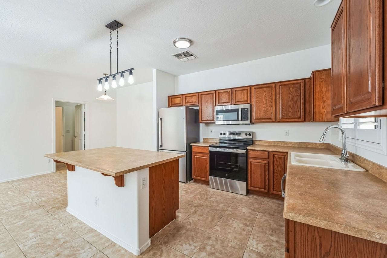 1268 E Birdland Dr - Photo 6 of 38