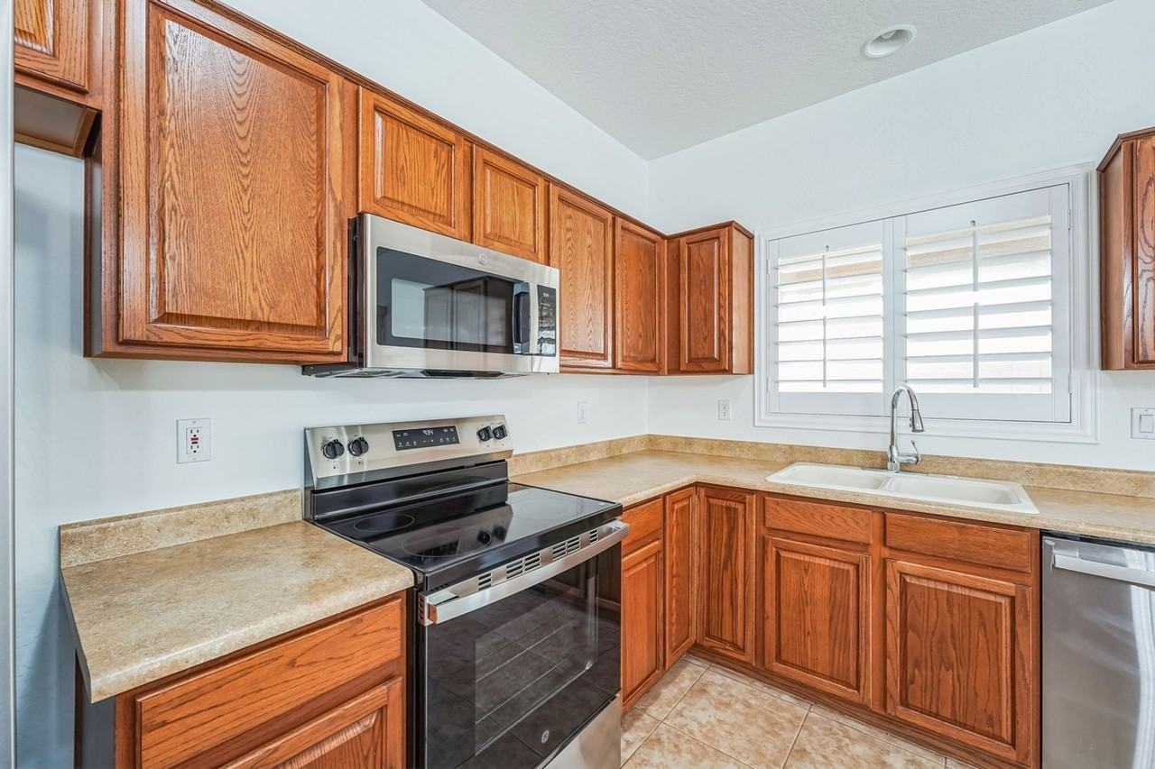 1268 E Birdland Dr - Photo 4 of 38