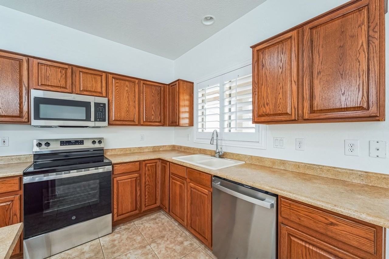 1268 E Birdland Dr - Photo 3 of 38