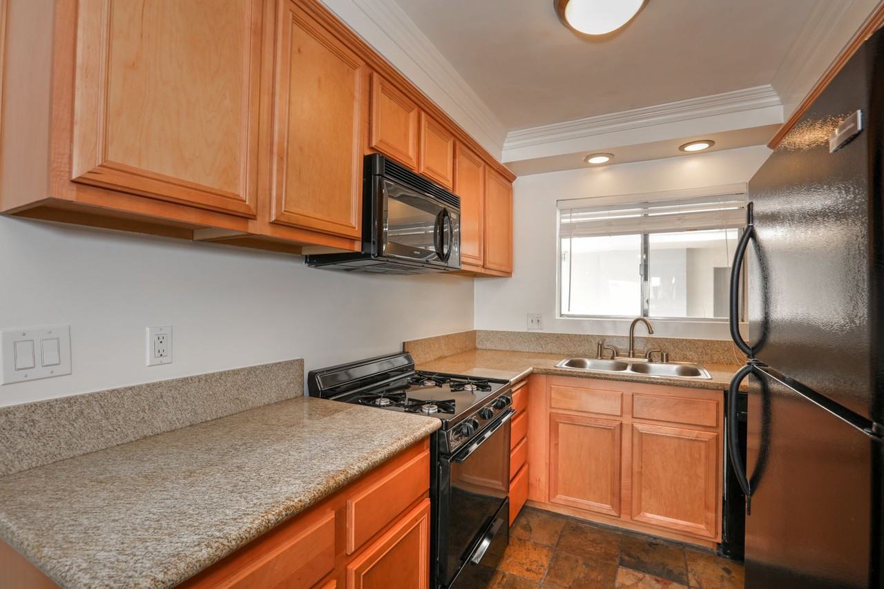 1030 N Orange Grove Ave. - Photo 2 of 16