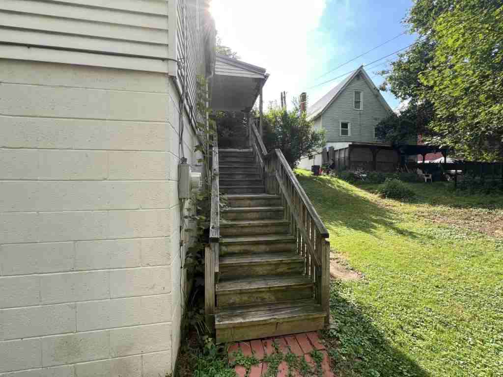 319 1/2 1st St - Photo 2 of 14