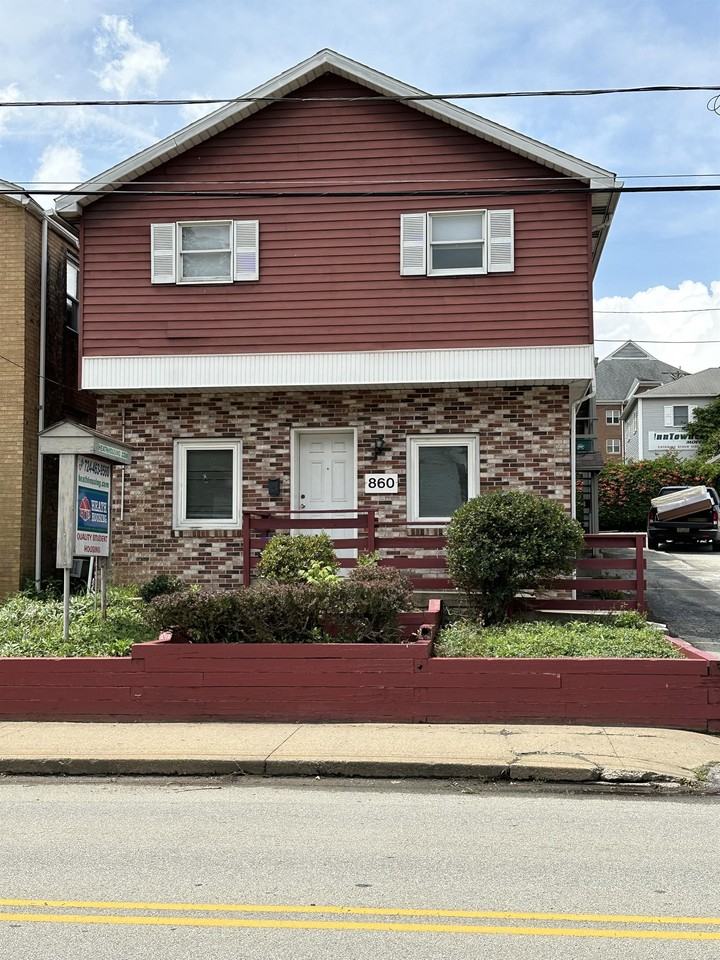 864 Wayne Ave - Photo 3 of 7