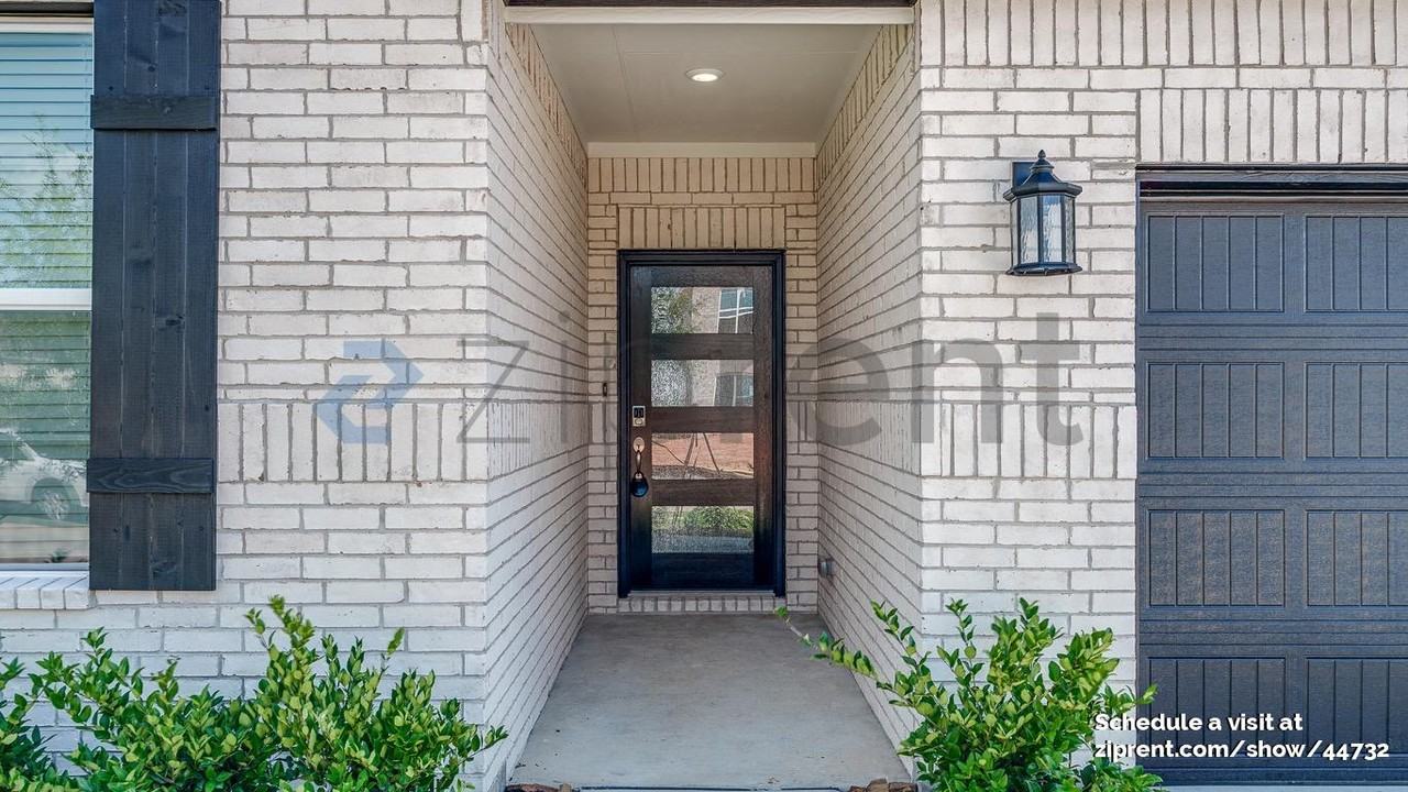 27327 Blue Pool Dr - Photo 5 of 25