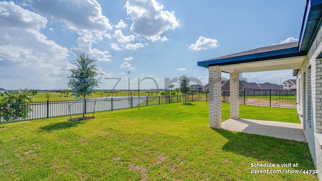 27327 Blue Pool Dr #27327 - Photo 2 of 25