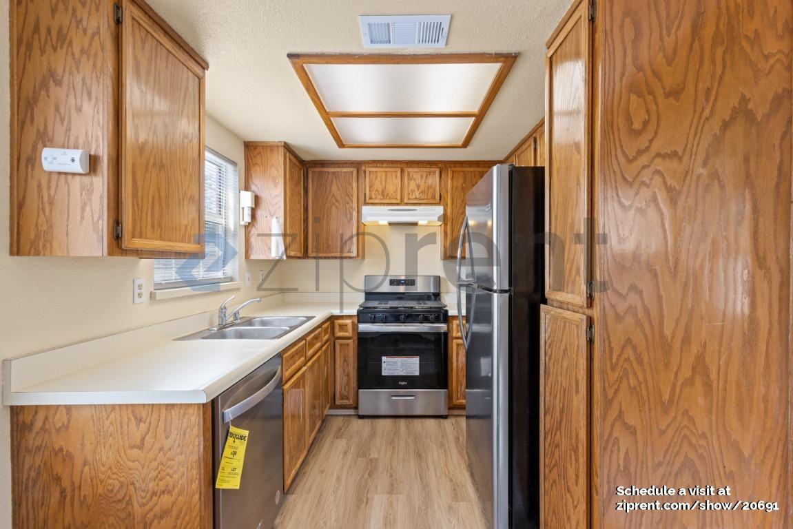 399 G St #B - Photo 4 of 21