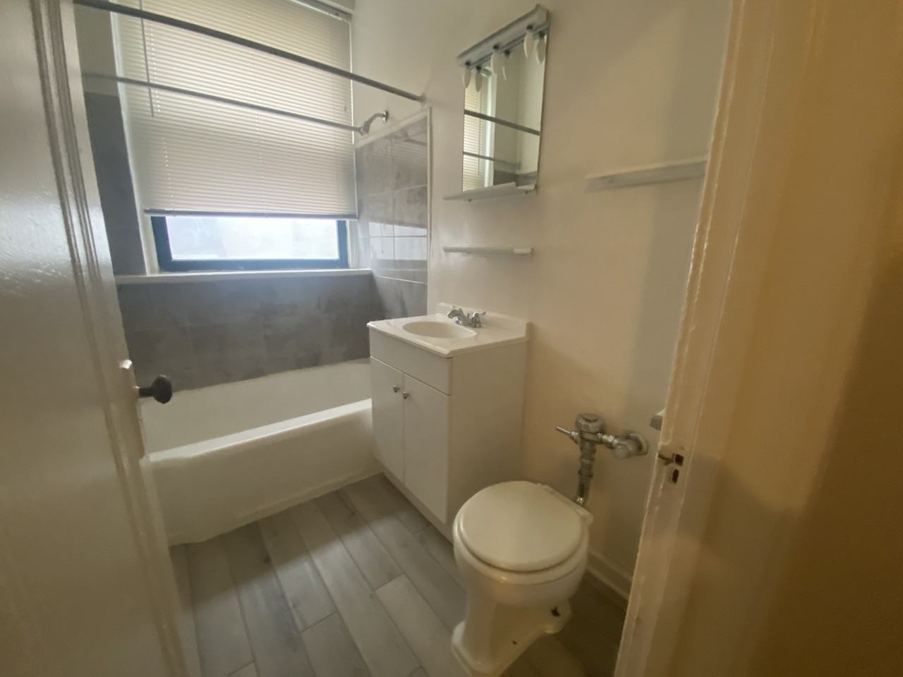 5120 S Harper Ave #L2 - Photo 3 of 12