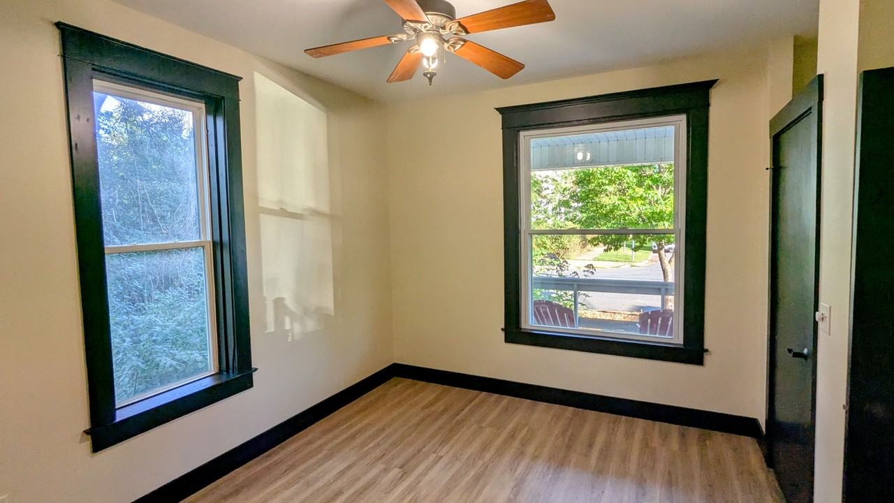 702 E Grand Ave #2 - Photo 6 of 12