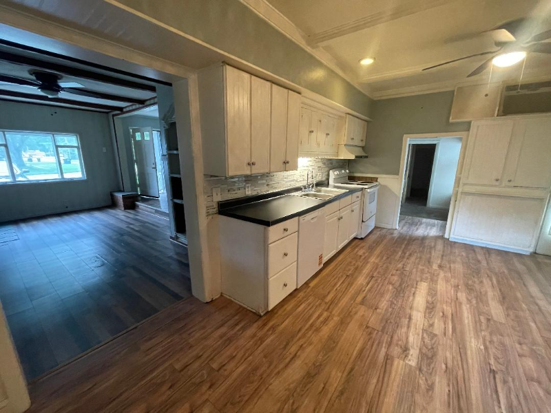 5035 Wissman Rd - Photo 4 of 24