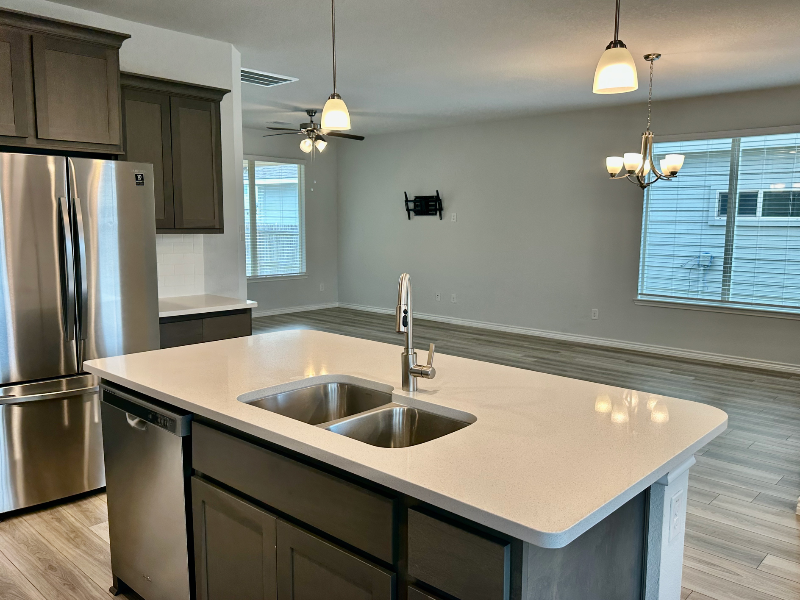 810 Mineral Wells Ln - Photo 3 of 19