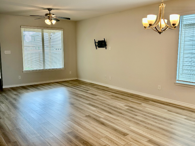 810 Mineral Wells Ln - Photo 4 of 19