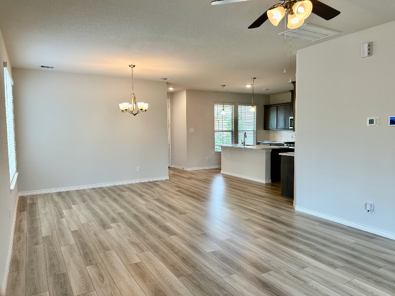 810 Mineral Wells Ln - Photo 5 of 19