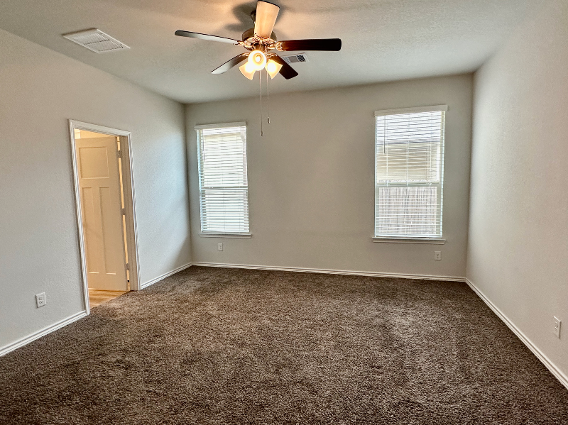 810 Mineral Wells Ln - Photo 6 of 19