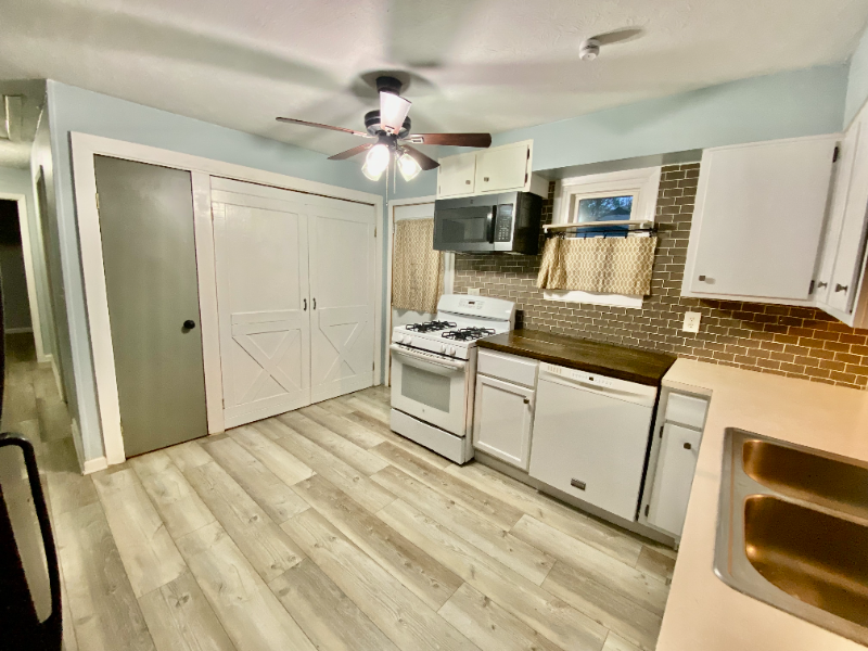 5696 Pleasant Avenue - Photo 3 of 19