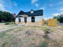 featured image of 39 W 9th St