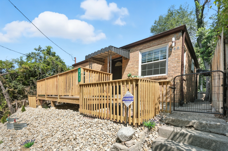 632 Straight St - Photo 2 of 20