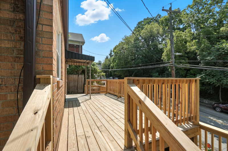 632 Straight St - Photo 4 of 20