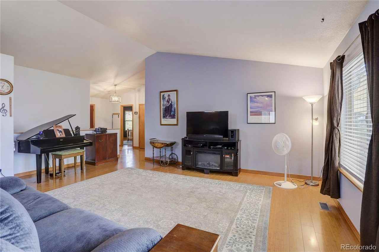 202 Buck Rake Boulevard - Photo 3 of 12