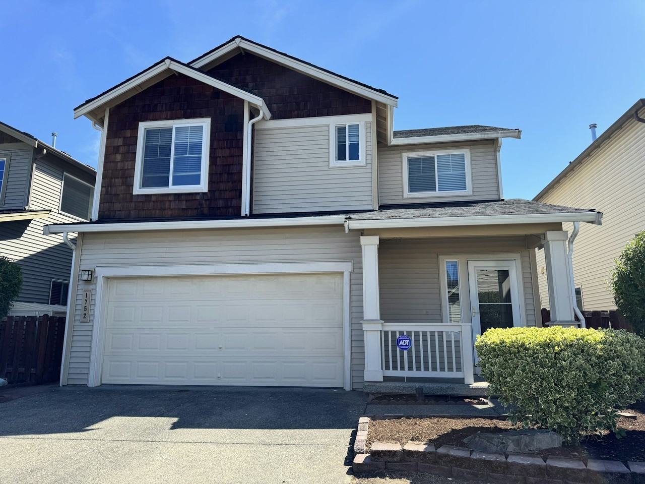 1752 42nd Street Northeast - Photo 2 of 13