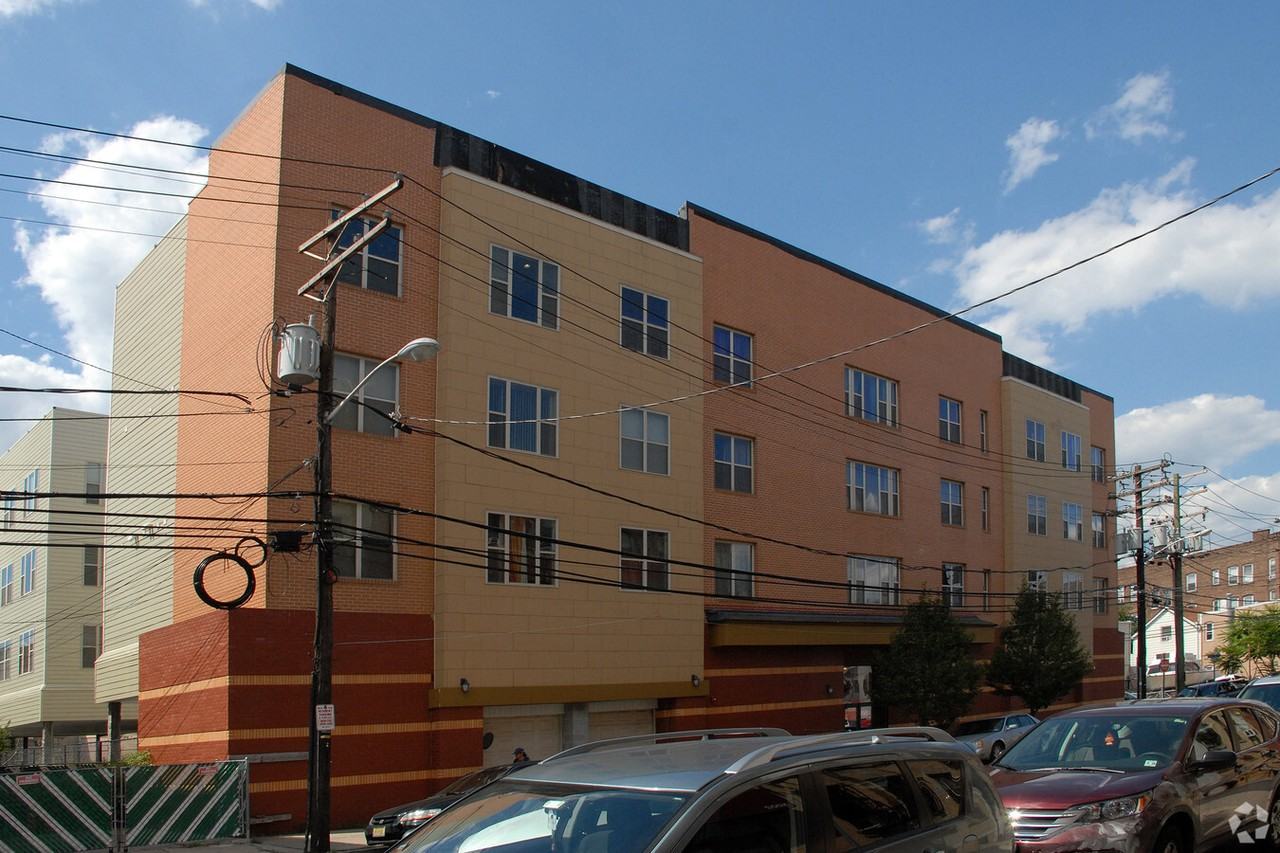 5005 Palisade Avenue - Photo 5 of 50