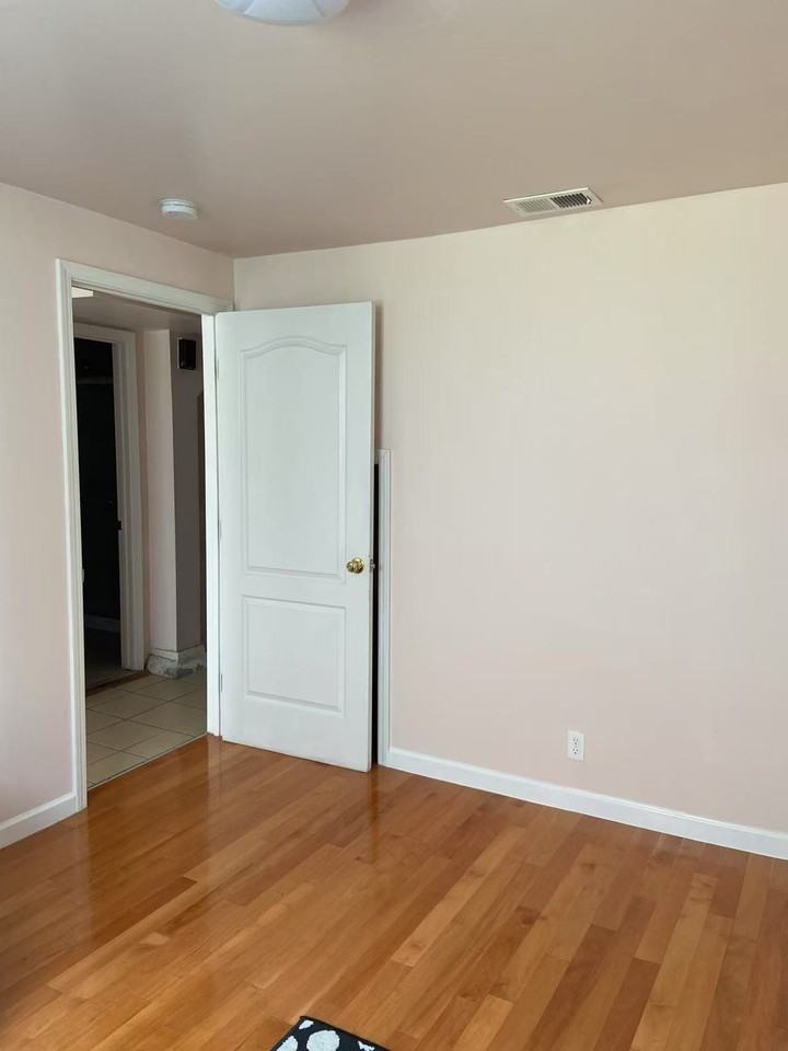 443 Plymouth Avenue - Photo 2 of 7