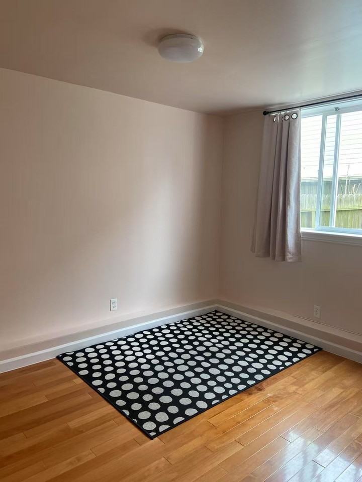 443 Plymouth Avenue - Photo 3 of 7