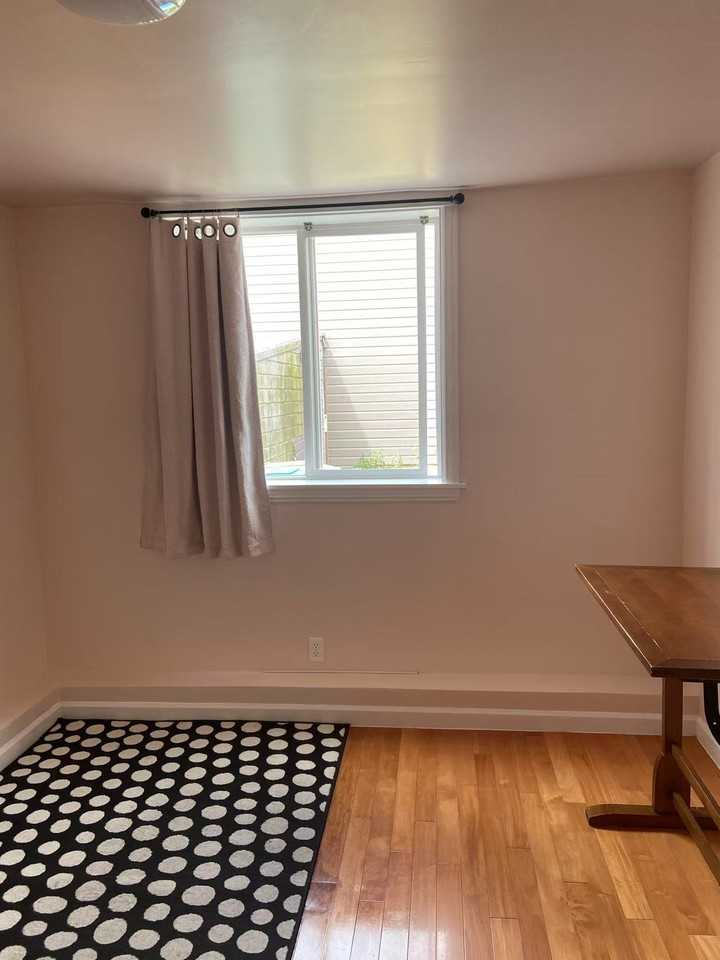 443 Plymouth Avenue - Photo 4 of 7