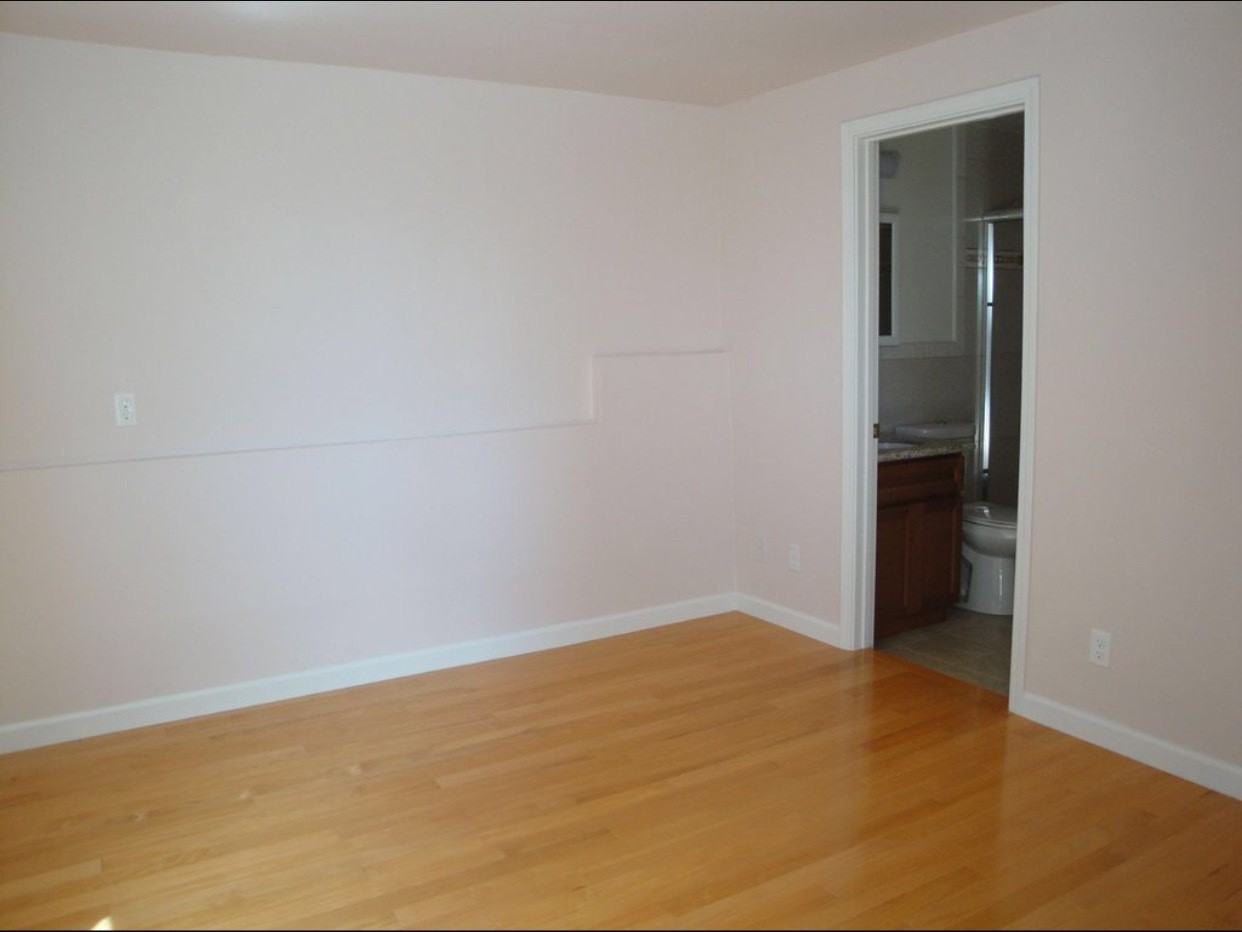 443 Plymouth Avenue - Photo 6 of 7