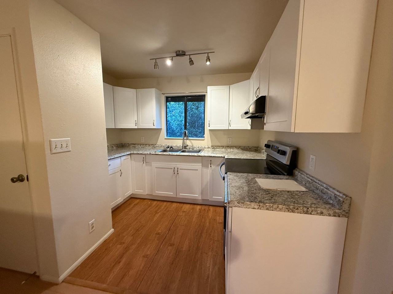 219 W Waiko Rd #F - Photo 3 of 17