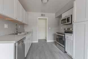 Fountainebleu Apartments - Photo 1 of 1