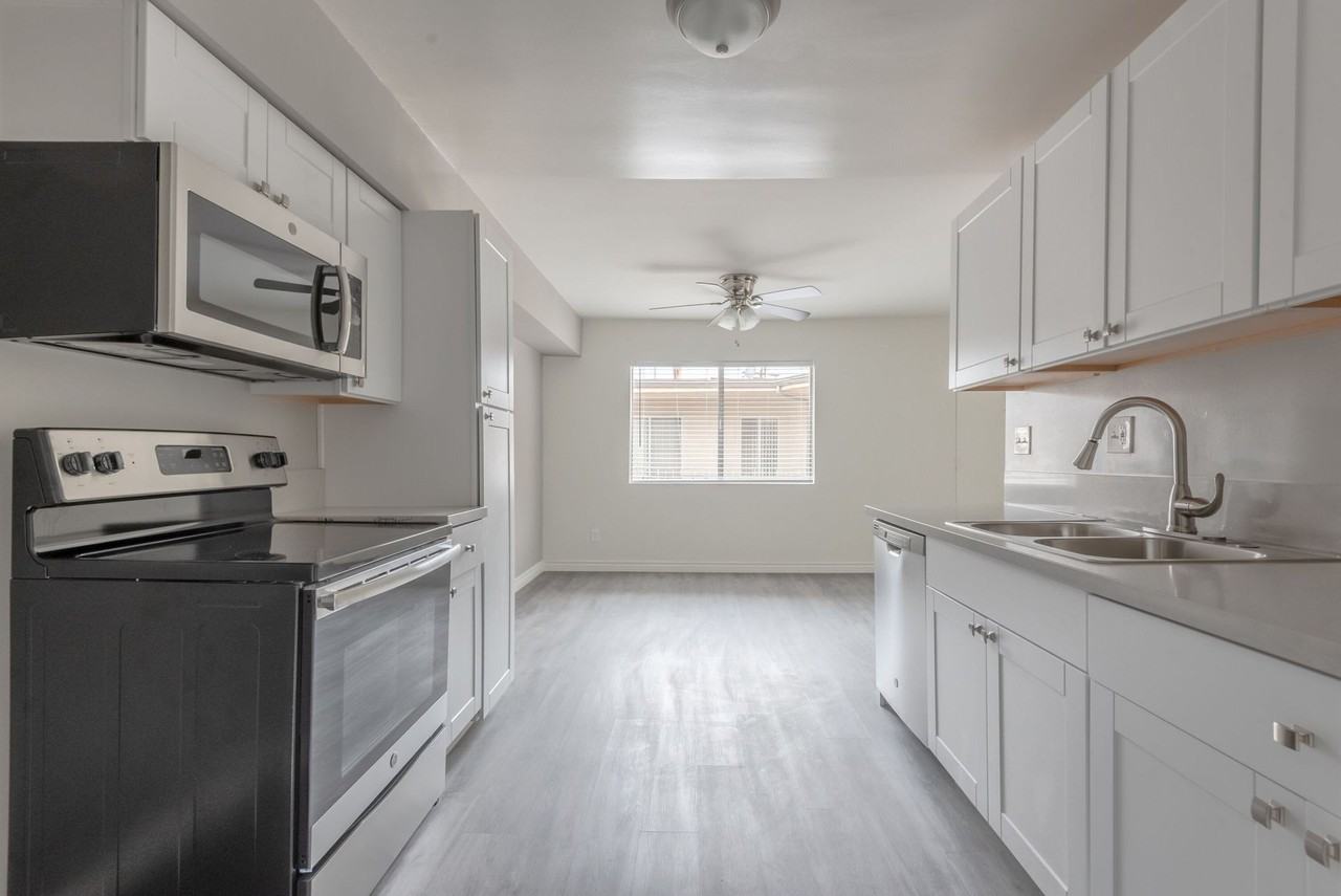 Fountainebleu Apartments - Photo 3 of 6