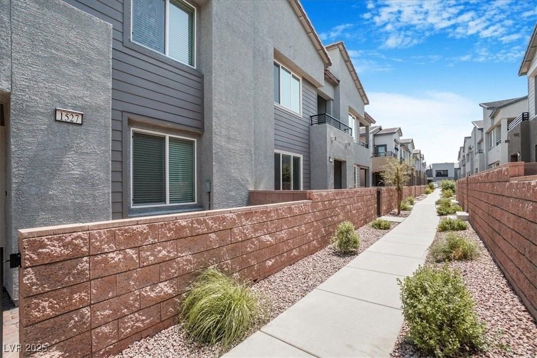 1529 Eva Crossing Place - Photo 7 of 34