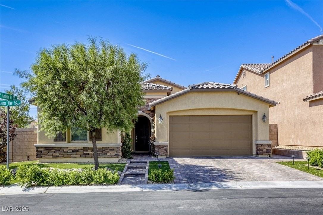 8079 Lennox View Ln - Photo 2 of 41